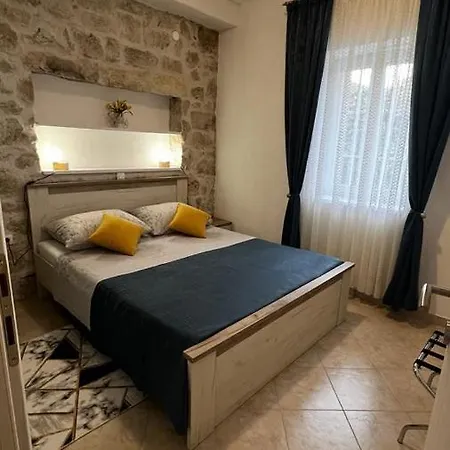 Grosovi Dvori Apartment *