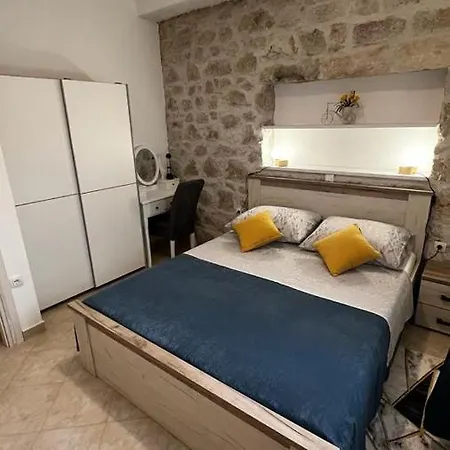 Grosovi Dvori Apartment *